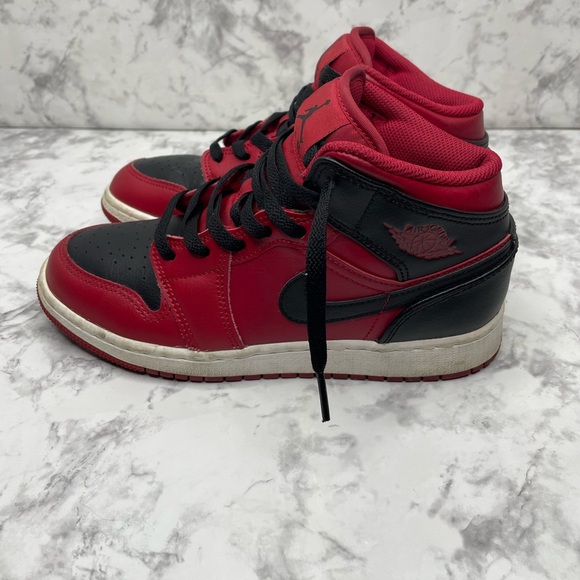 Red and Black Nike Air Jordan Kids high top laced Sneaker Shoes - Picture 2 of 5